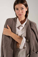Lade das Bild in den Galerie-Viewer, chunky oversized Cardigan, walnut
