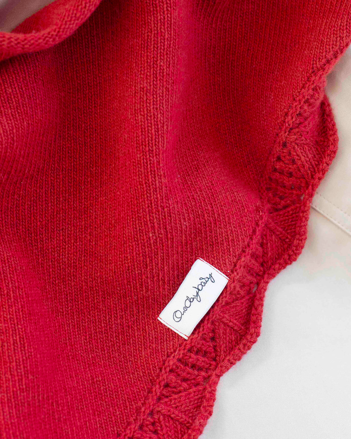 Cashmere-Merino Dreieckstuch mit Lochmuster-Bordüre, Italian Red