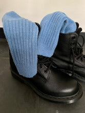 Lade das Bild in den Galerie-Viewer, cozy knitted socks aus Cashmix, bluejean blue
