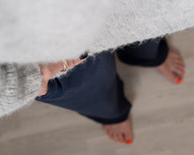 Lade das Bild in den Galerie-Viewer, classy &amp; comfy Pant, navy
