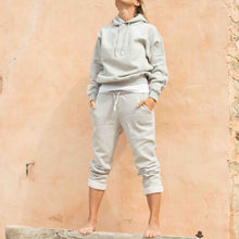 Lade das Bild in den Galerie-Viewer, slim &amp; comfy Jog Pant, light grey Melange
