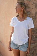 Lade das Bild in den Galerie-Viewer, T-Shirt Ecovero, bright white
