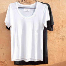 Lade das Bild in den Galerie-Viewer, T-Shirt Ecovero, bright white
