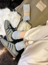 Lade das Bild in den Galerie-Viewer, cozy knitted socks aus Cashmix, light grey melange
