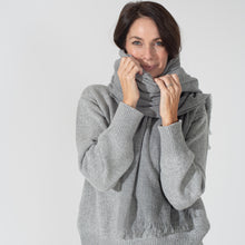 Lade das Bild in den Galerie-Viewer, ultimate cozy Pullover, light grey melange
