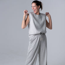 Lade das Bild in den Galerie-Viewer, sleeveless Crew-Sweater, light grey Melange
