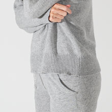 Lade das Bild in den Galerie-Viewer, cozy knitted Jog Pant aus Cashmix, light grey Melange
