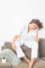 Lade das Bild in den Galerie-Viewer, SALE - preppy Pyjama Top, bright white
